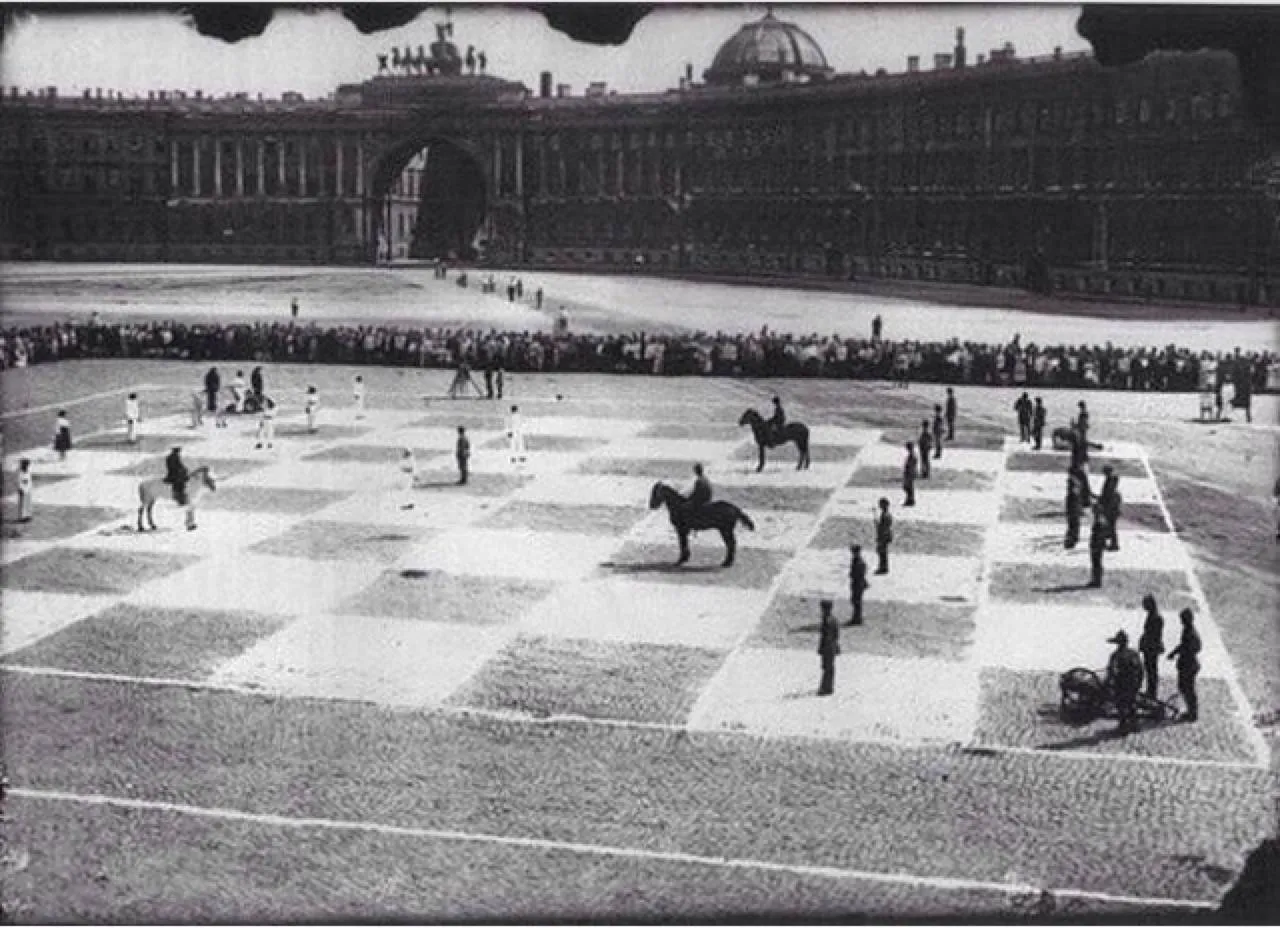 A Human Chess Match Gets Played in Leningrad, 1924 | Open Culture