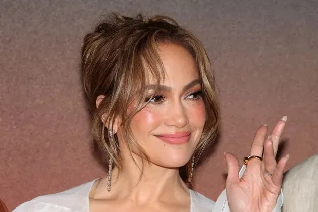 Jennifer Lopez attends the Mexico City premiere of 