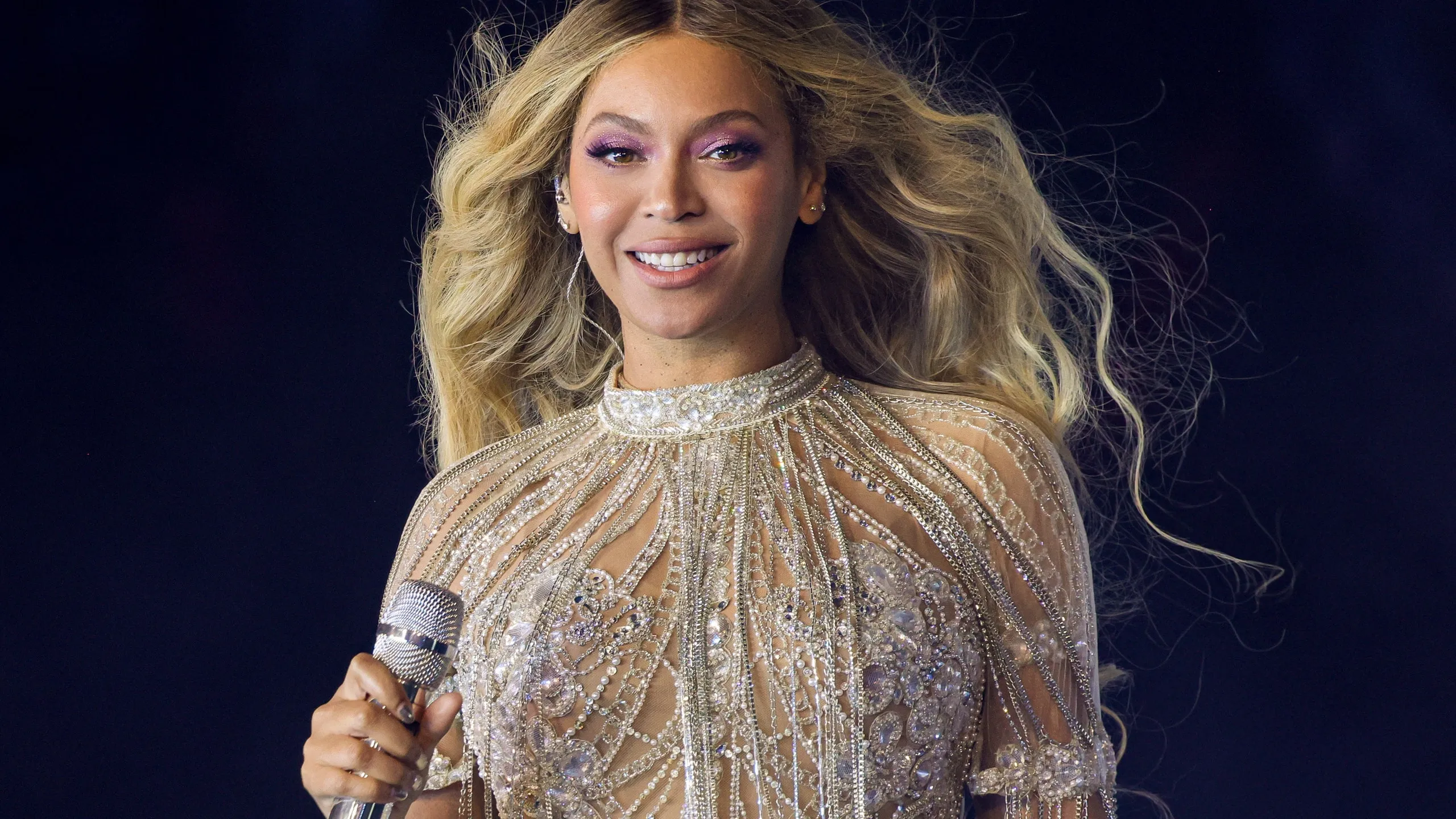 Beyoncé Channeled Marilyn Monroe's Most Iconic Hairstyle—See the Photos |  Allure