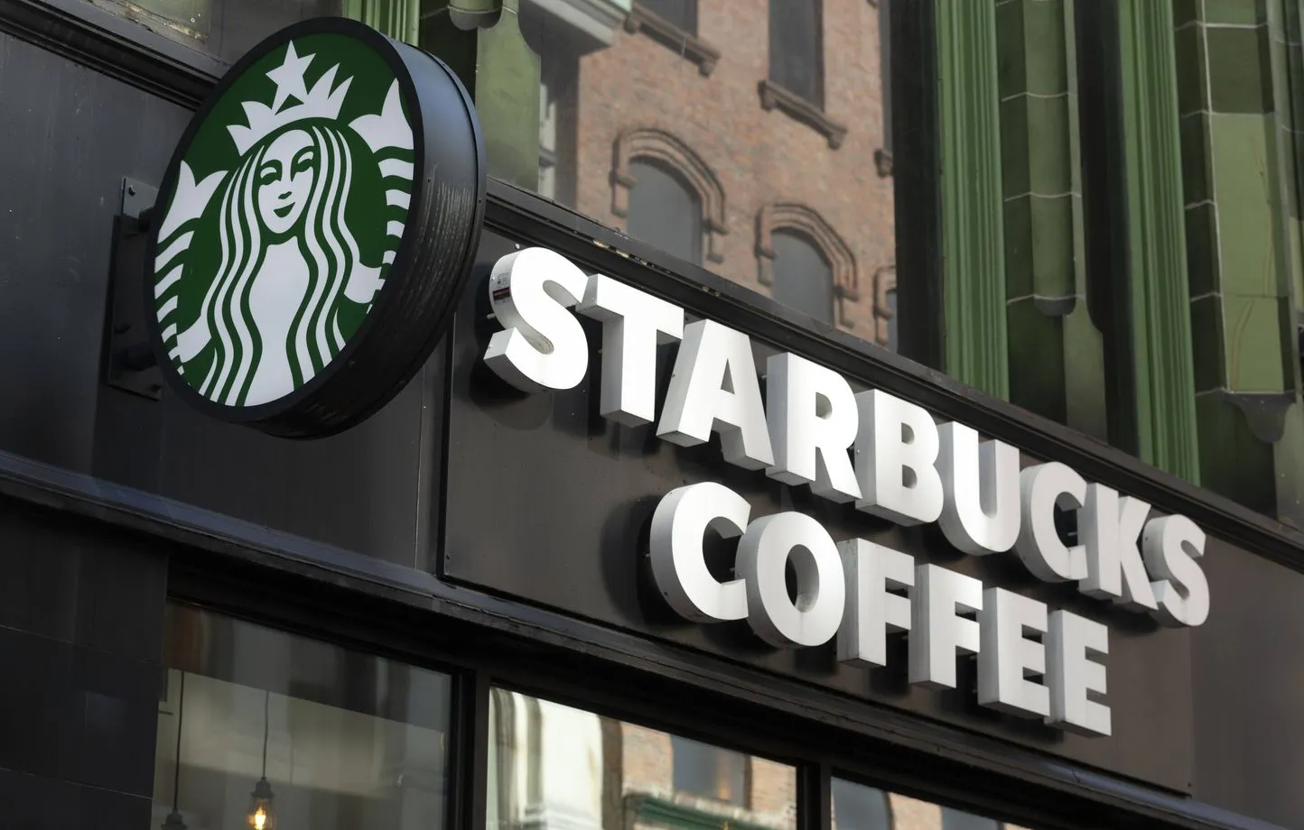 Starbucks: Queda nas vendas e nenhuma reação… Por que a marca está bebendo o copo?