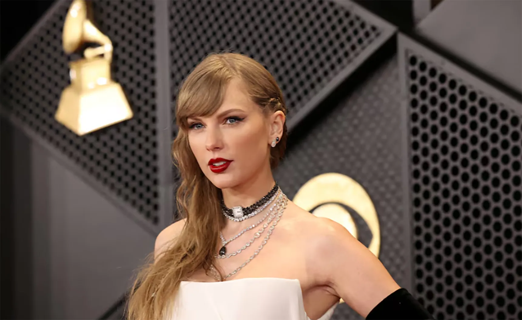 Taylor Swift 'kiệt sức', mốn nghỉ một năm 'để xem chuyện tình cảm thế nào'