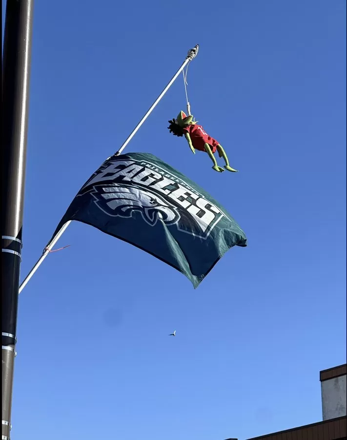 NFL BOMBSHELL: Eagles Fans Are Being Accused Of “Racism” Over Their Actions Towards Patrick Mahomes Kermit Doll At Super Bowl Parade....TS.DHUNG.