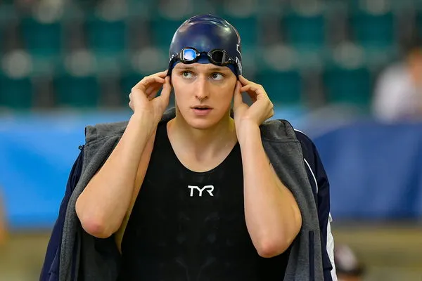 La nageuse transgenre Lia Thomas peut-elle participer aux Jeux olympiques ? - EssentiallySports